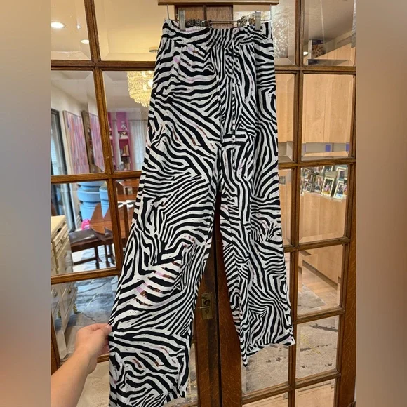 Zebra Print Button-Up Blouse + Pants set. - Picture 7 of 10